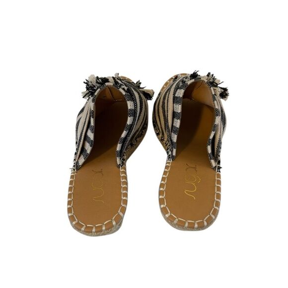 Stylish B&W Striped Open Toe Espadrille Wedges w/ Fun Fringe Detailing. - Picture 4 of 7